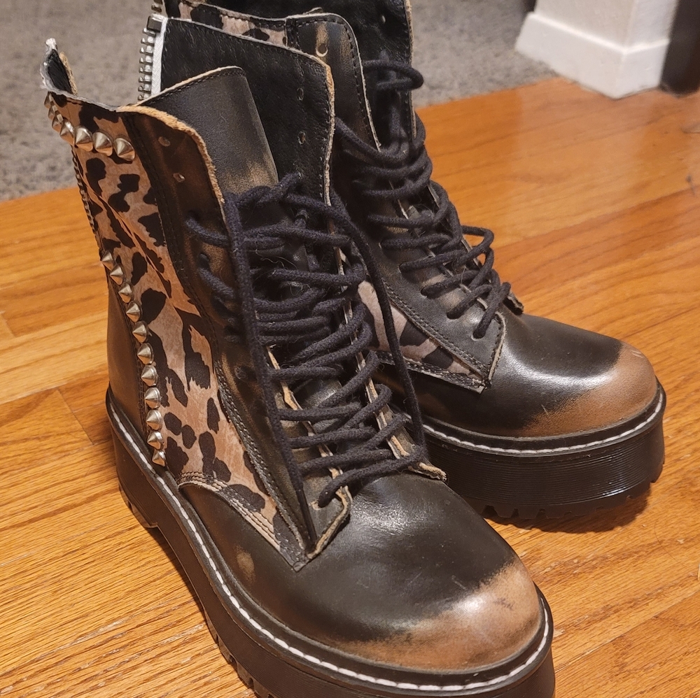 Steve Madden Leather boots size 6.5